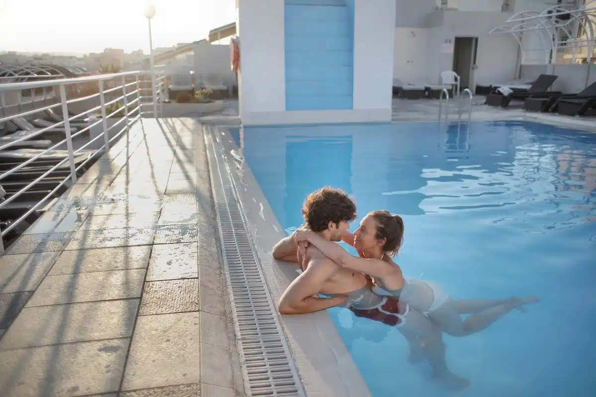piscine éclairée