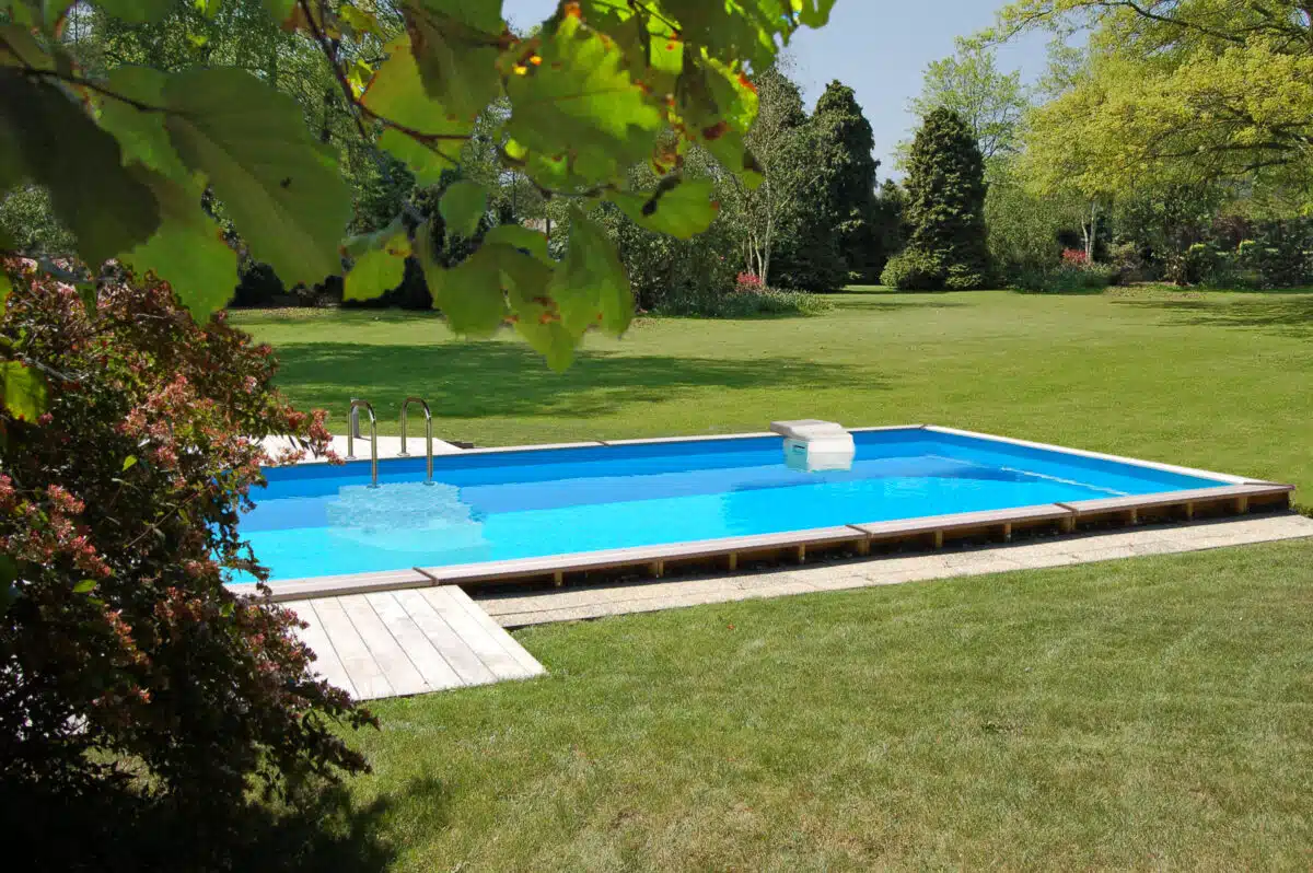 piscine semi enterrée