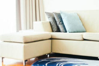 Canapé modulable : la tendance salon qui répond à tous les modes de vie