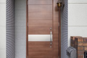 Changer sa porte d'entrée dans l'Aisne : ce qu'il faut savoir avant de se lancer