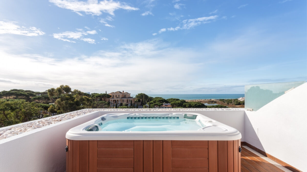 Couverture de spa : pourquoi c'est l'accessoire qu'on regrette de ne pas avoir acheté plus tôt ?