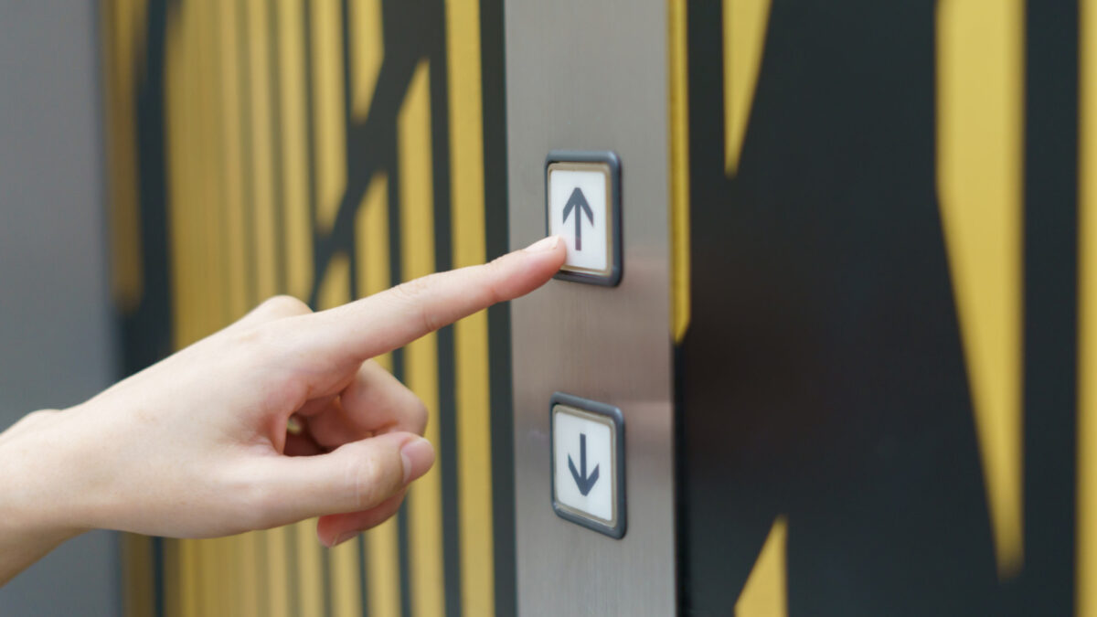 Petit monte-charge à domicile : comment ça marche et combien ça coûte ?